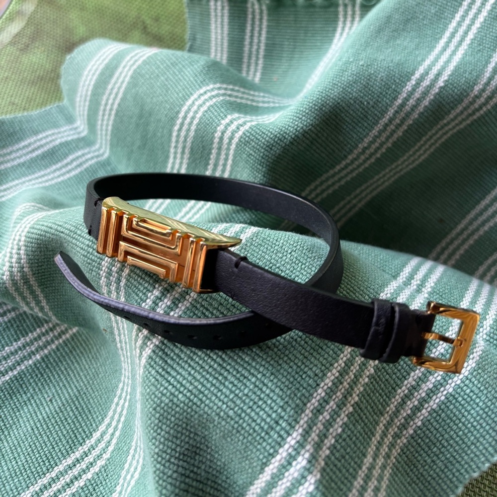 Tory Burch Fitbit Leather Wrap Bracelet
Gold Plated & Black Leather
Signature